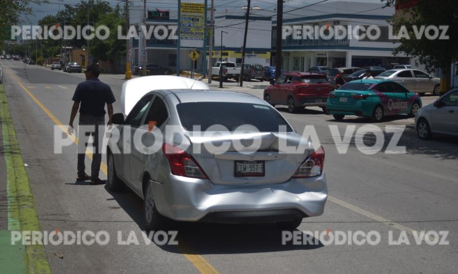 Camión ‘endemoniado’  ‘arremanga’ vehículos