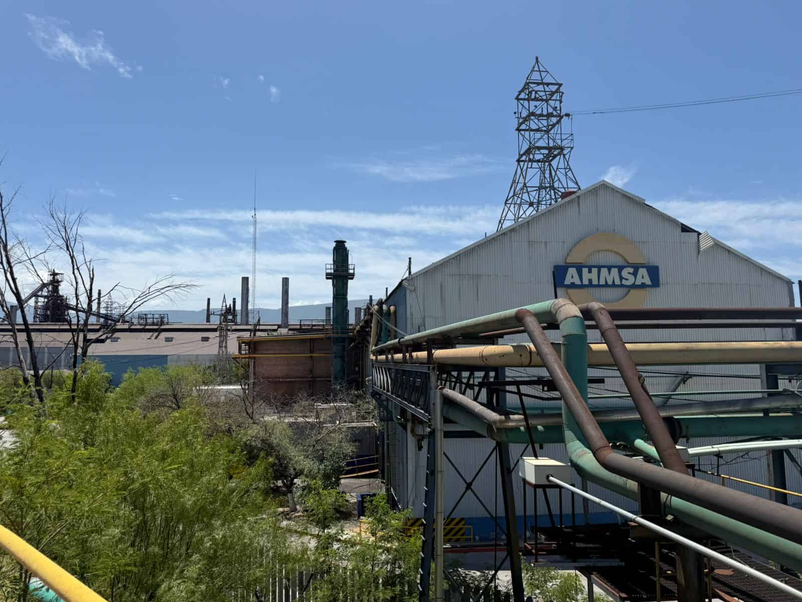 Aclaran relación laboral del hermano del síndico en proceso de AHMSA