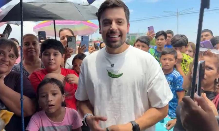 Recorre Alex Serrano  calles de Monclova