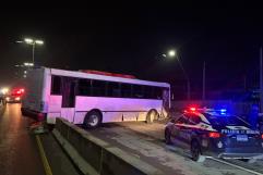 Incrusta unidad en camión estacionado