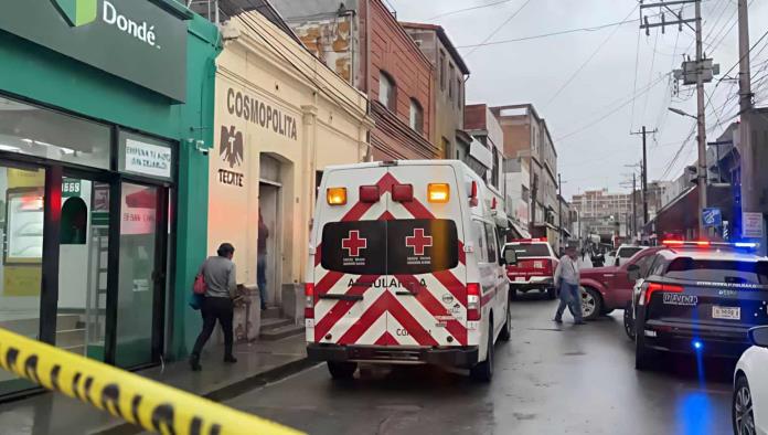 Colapso en bar Cosmopolitan y vehículos varados en Saltillo