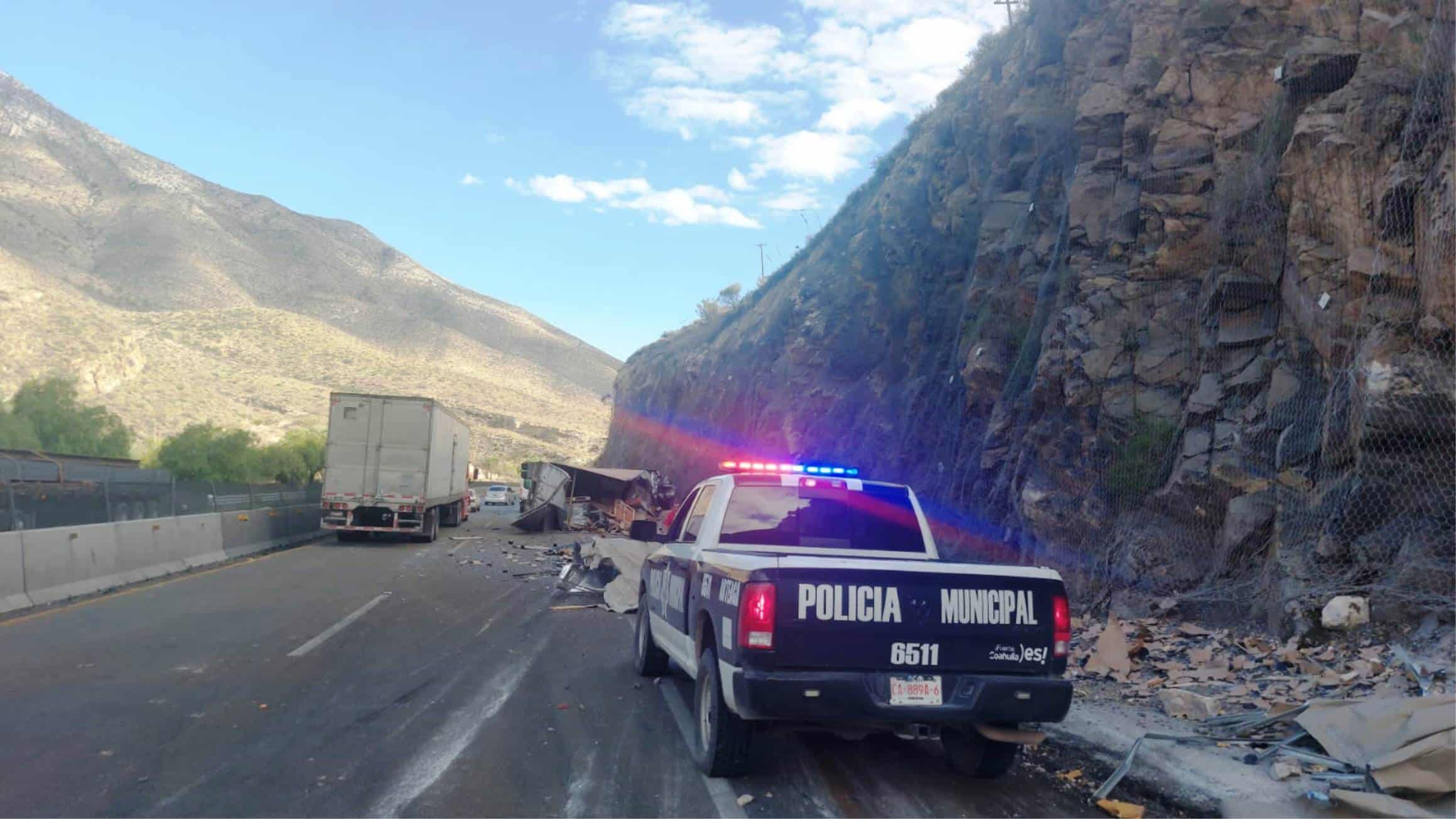 Choque entre tráiler y vagón en Carretera Federal 57 de Coahuila