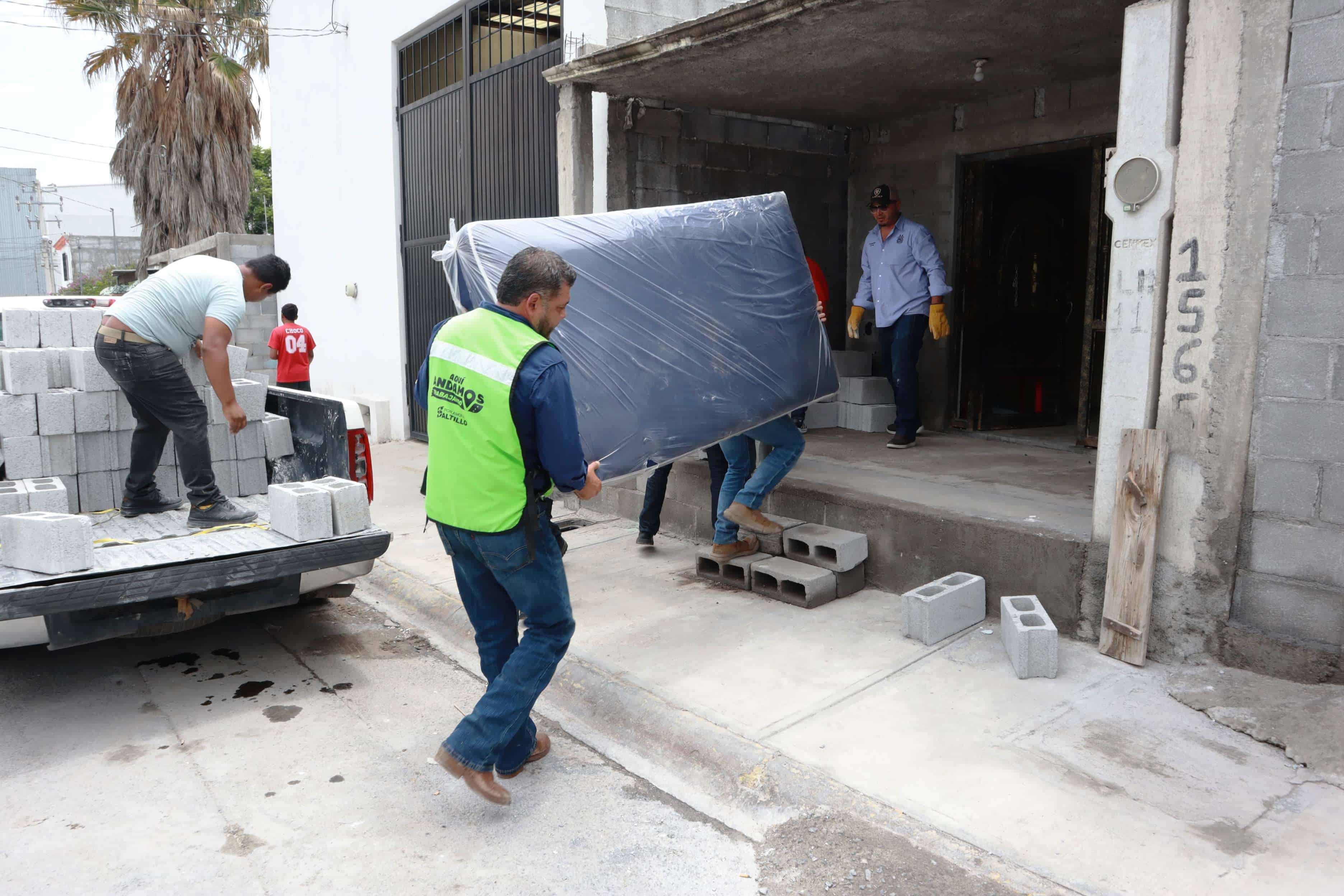 Entrega de apoyos a familias afectadas por lluvias en Saltillo