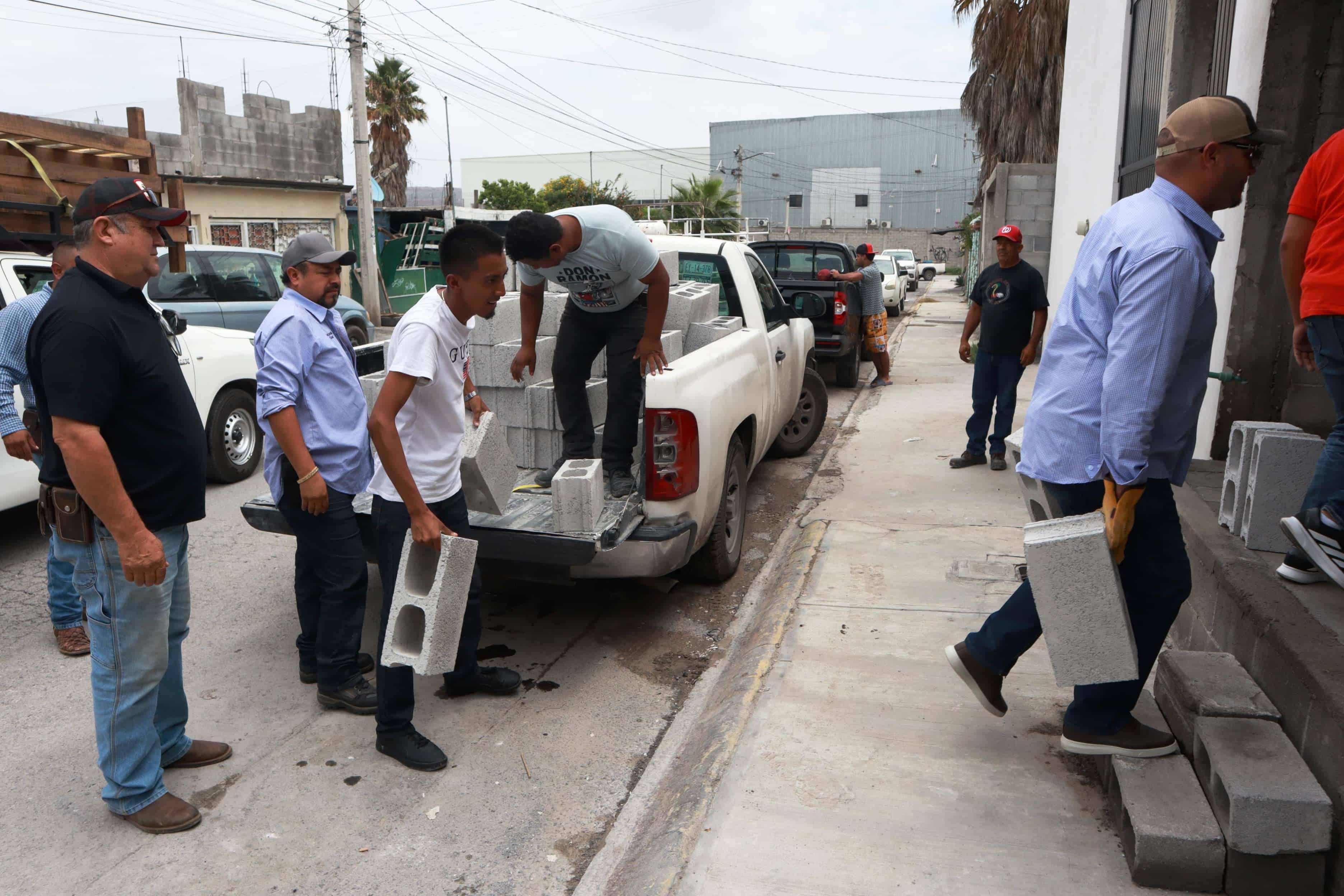 Entrega de apoyos a familias afectadas por lluvias en Saltillo