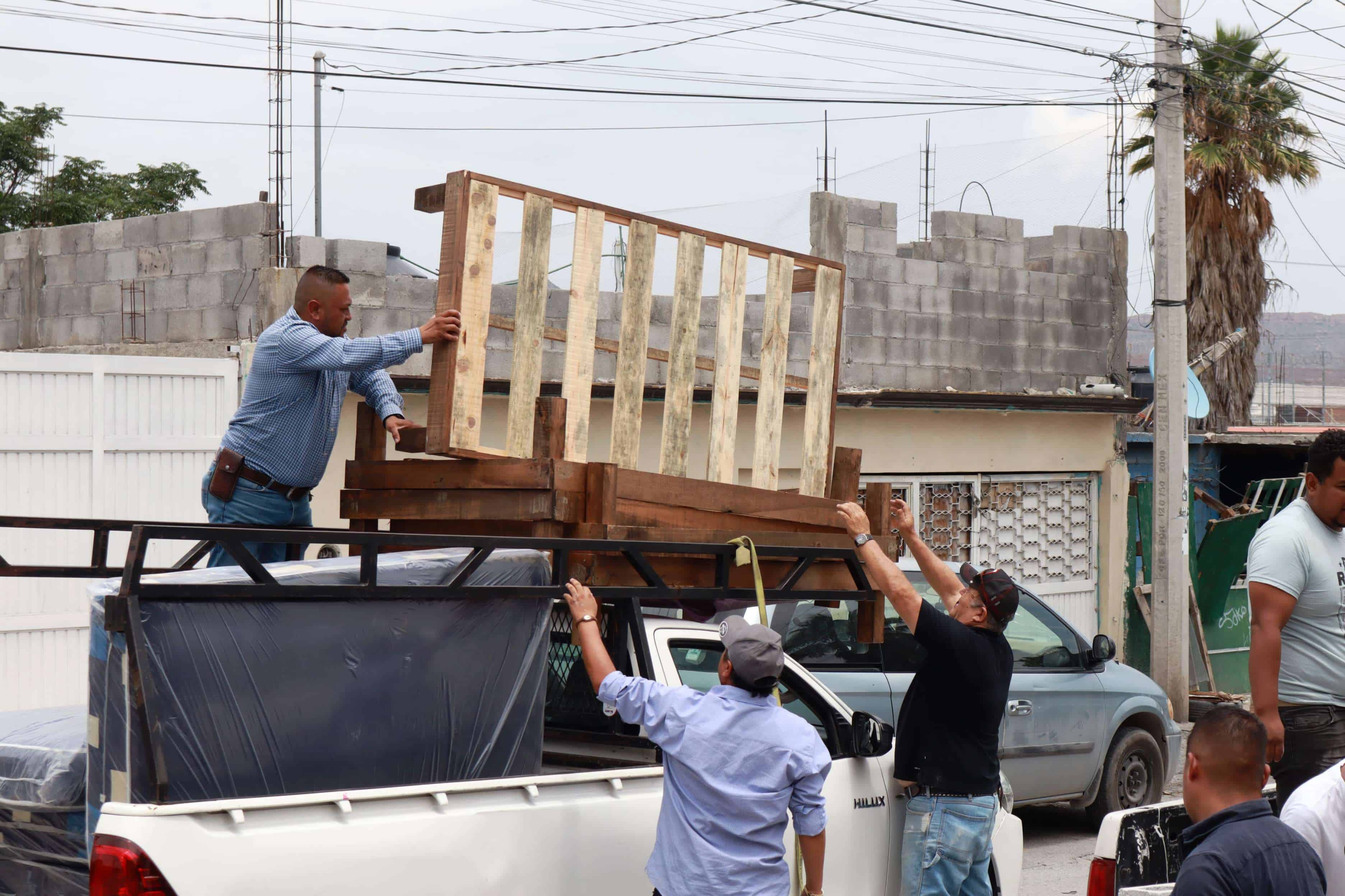 Entrega de apoyos a familias afectadas por lluvias en Saltillo