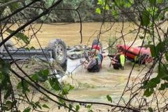 Río arrastra a conductor en Sabinal; continúa intensa búsqueda en Uvalde