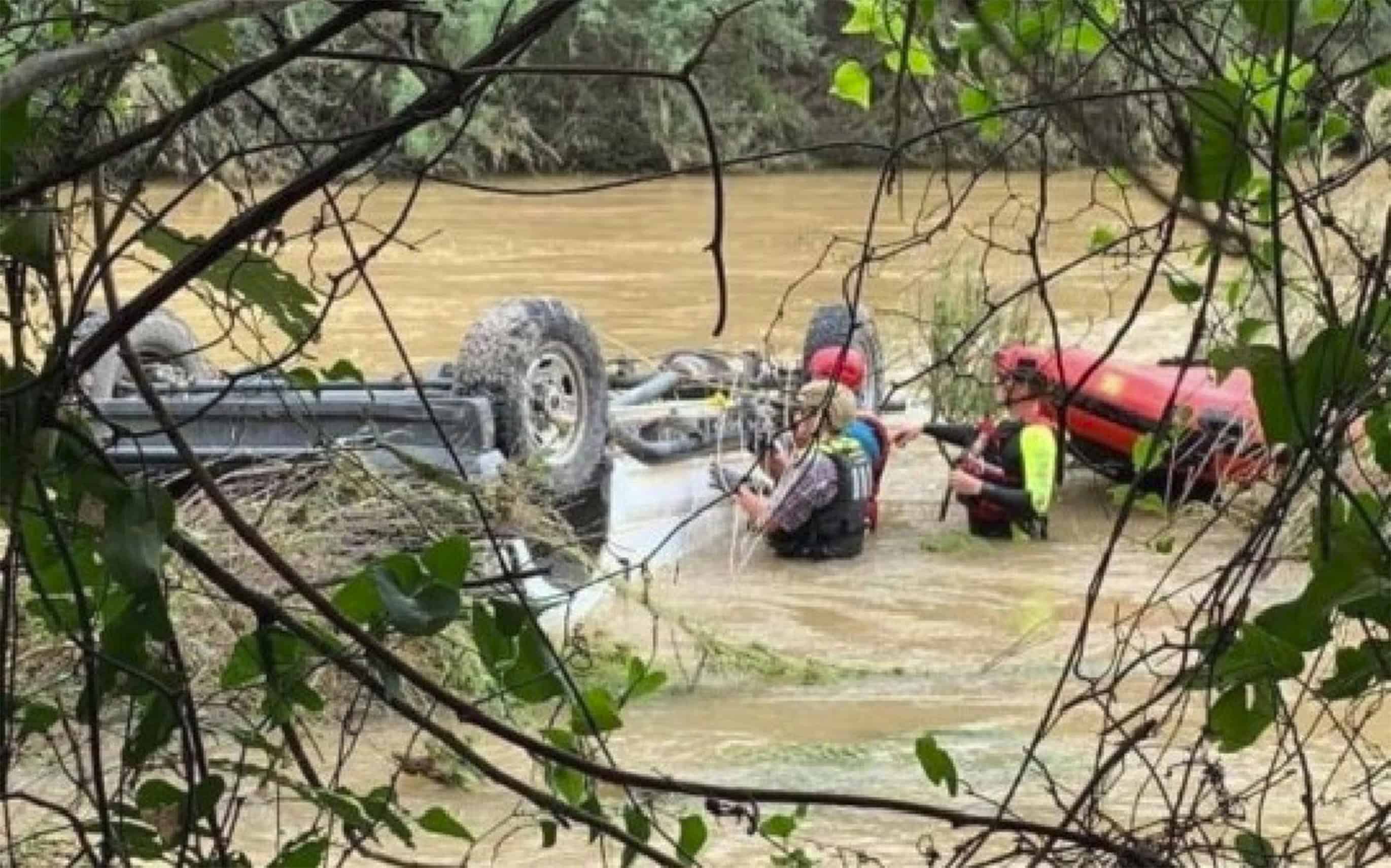 Río arrastra a conductor en Sabinal; continúa intensa búsqueda en Uvalde