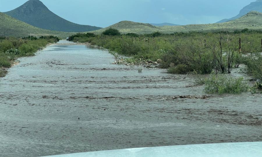 Continúa bloqueado camino a Aguachile
