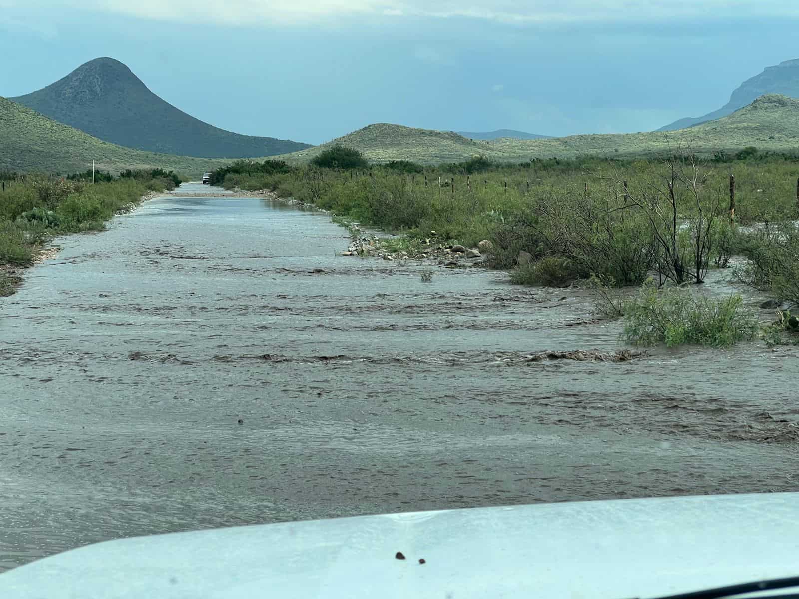 Continúa bloqueado camino a Aguachile