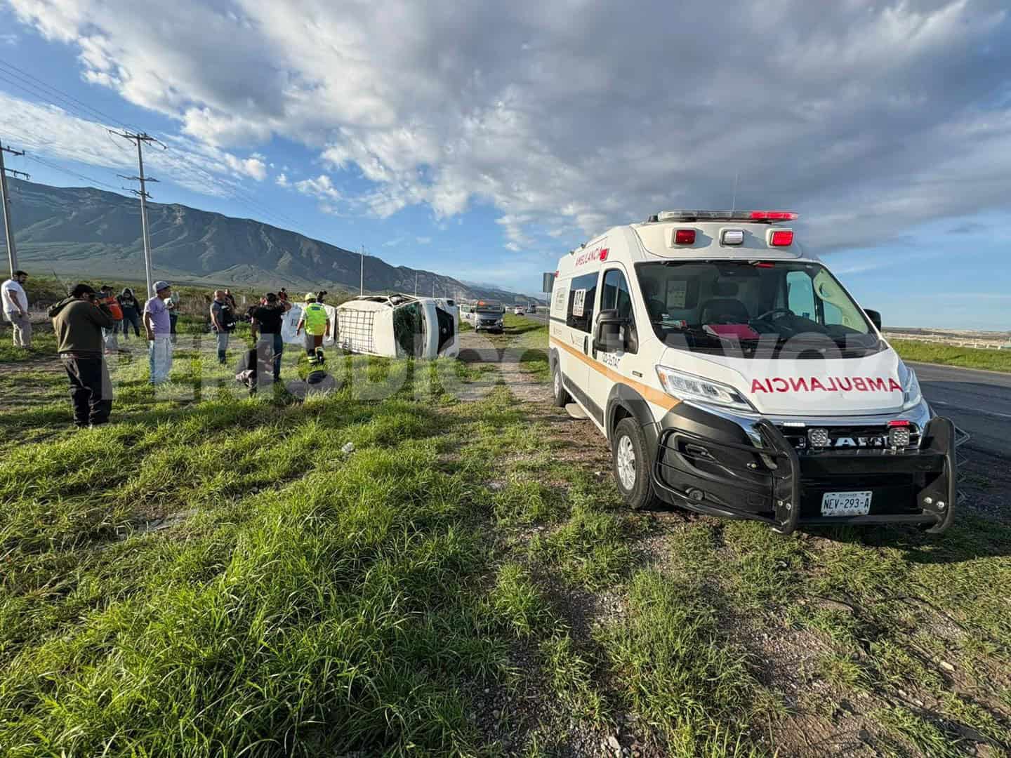 Deja volcadura once lesionados