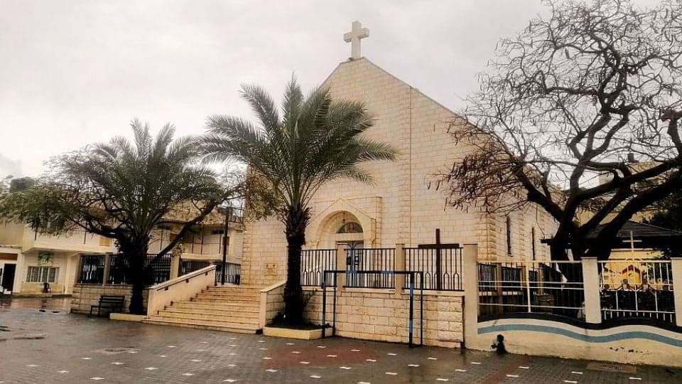 Ataque con proyectil israelí causa muertes en Iglesia de la Sagrada Familia en Gaza
