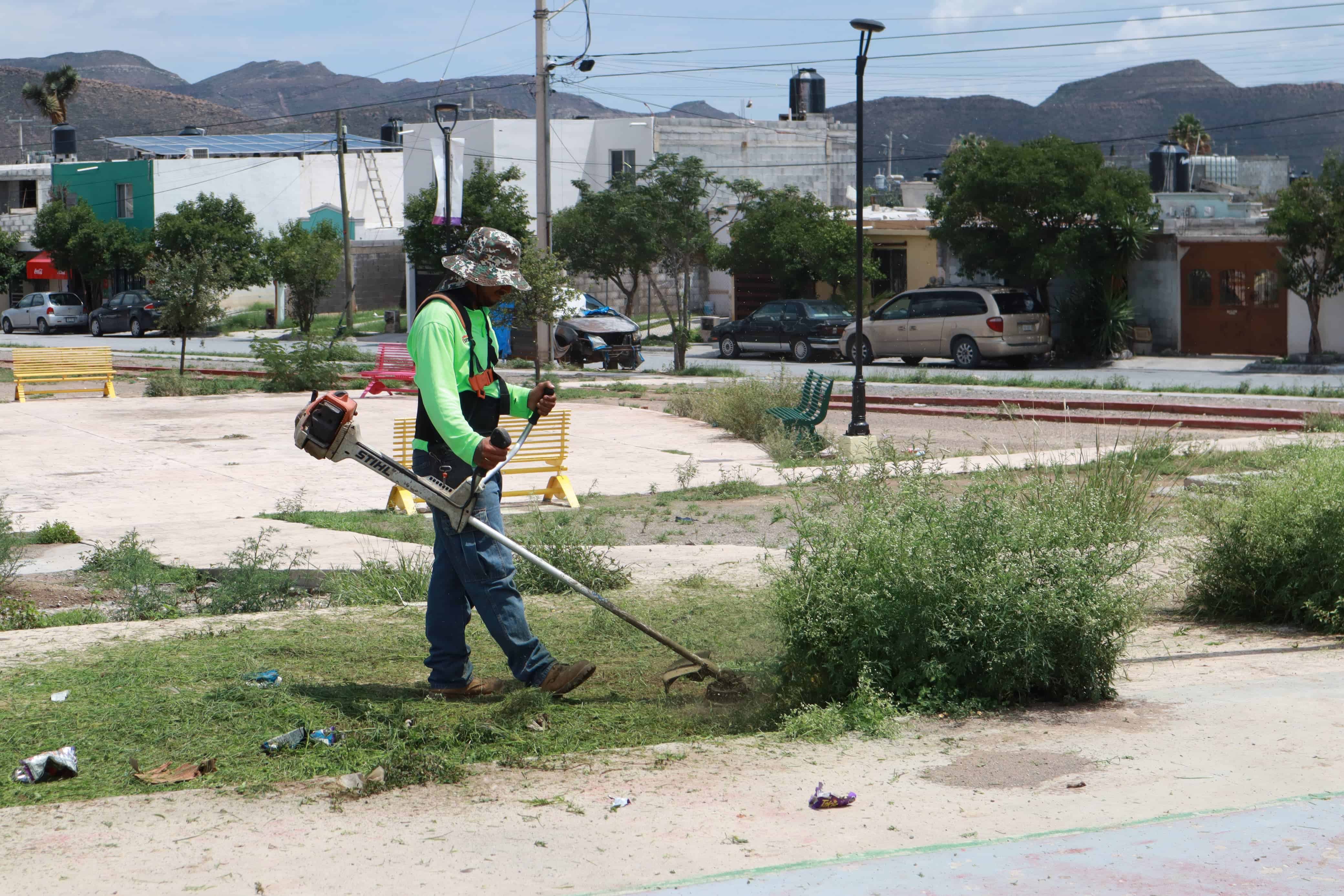 Programa Aquí Andamos embellece plazas públicas en Saltillo
