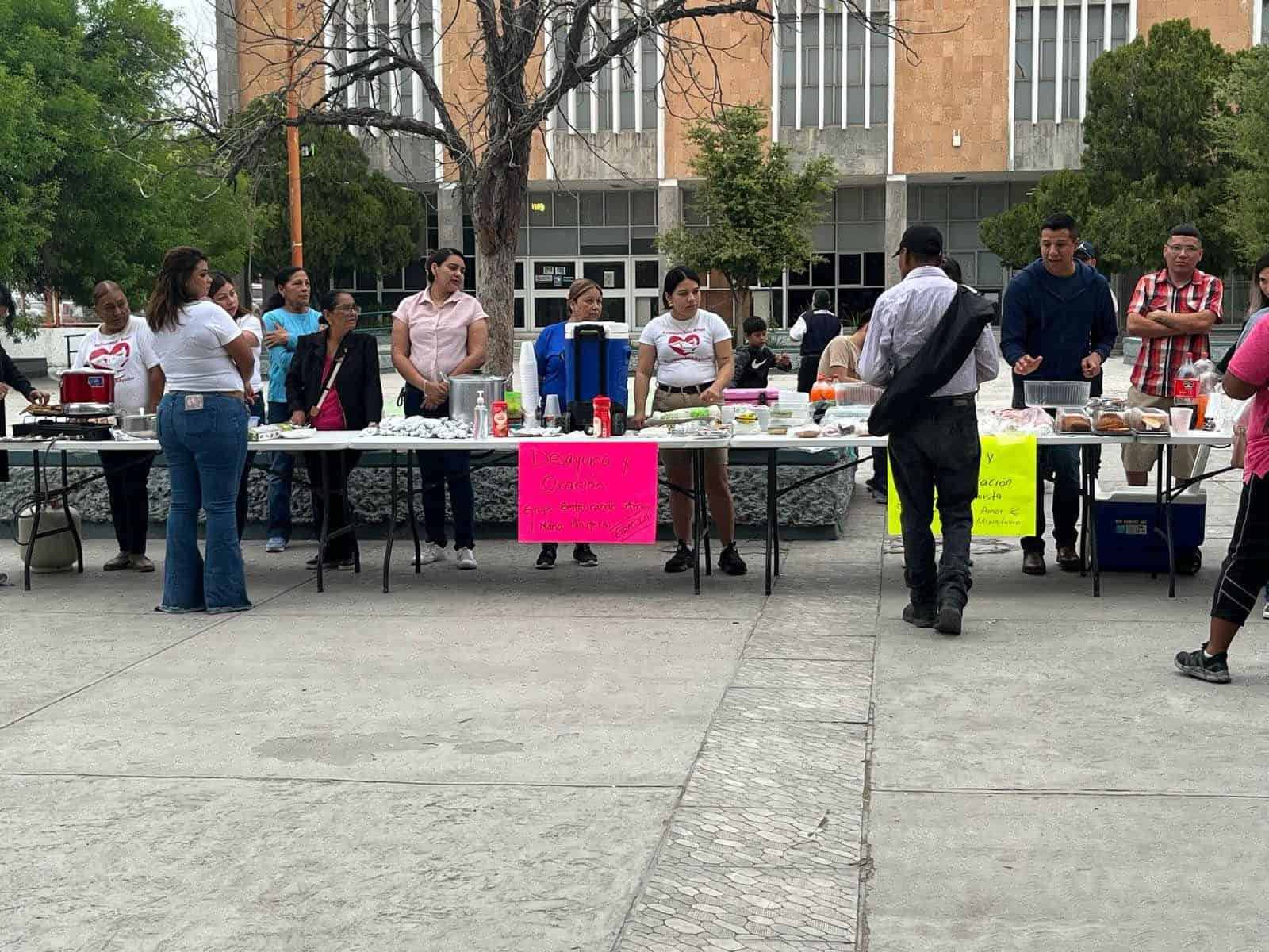 Restaurando Amor lleva esperanza al IMSS con desayuno y apoyo emocional