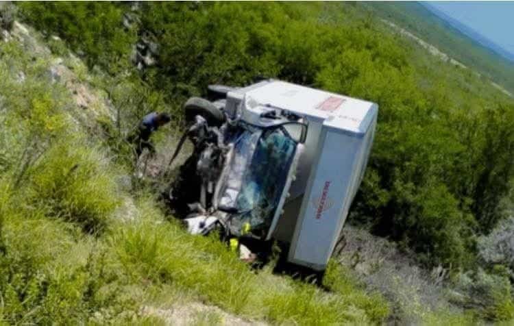 Tragedia en la Autopista Premier: Muere Trailero en Aparatosa Volcadura