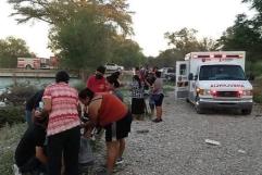 Rescatan a hombre a punto de ahogarse en Río Álamos