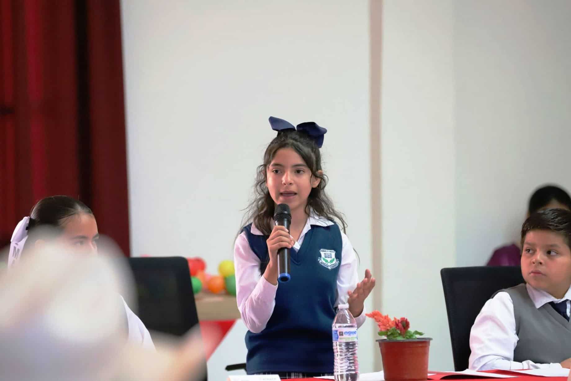 Alumna de Los Lirios reconocida por su labor en derechos humanos