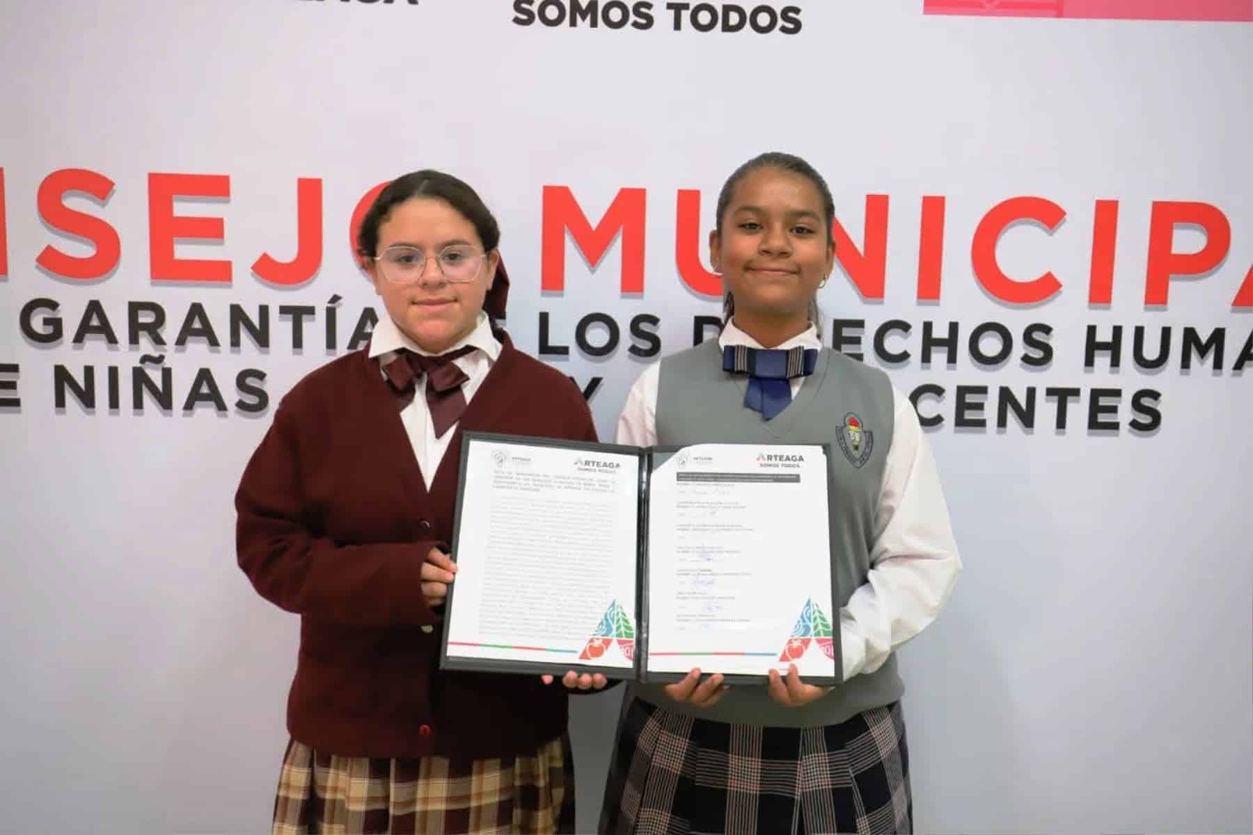 Alumna de Los Lirios reconocida por su labor en derechos humanos