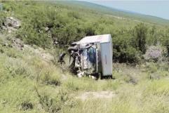 Se mata en volcadura chofer de paquetería