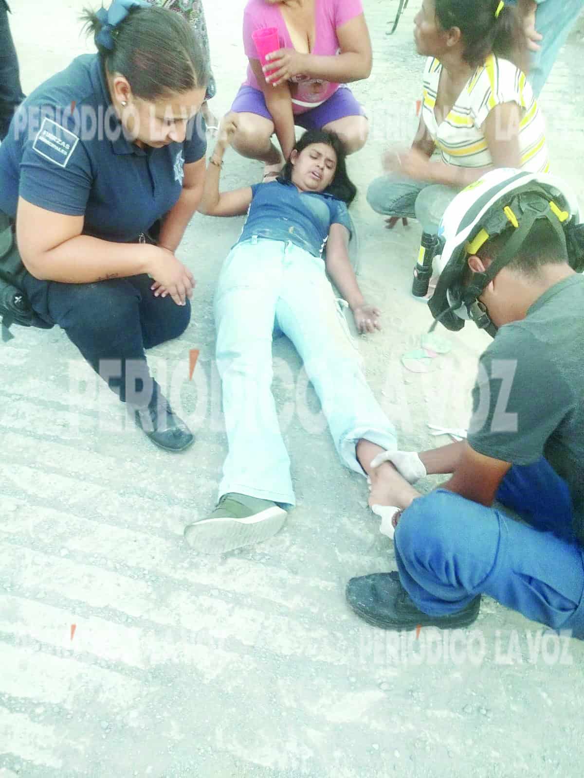 Embiste a mujer en motocicleta