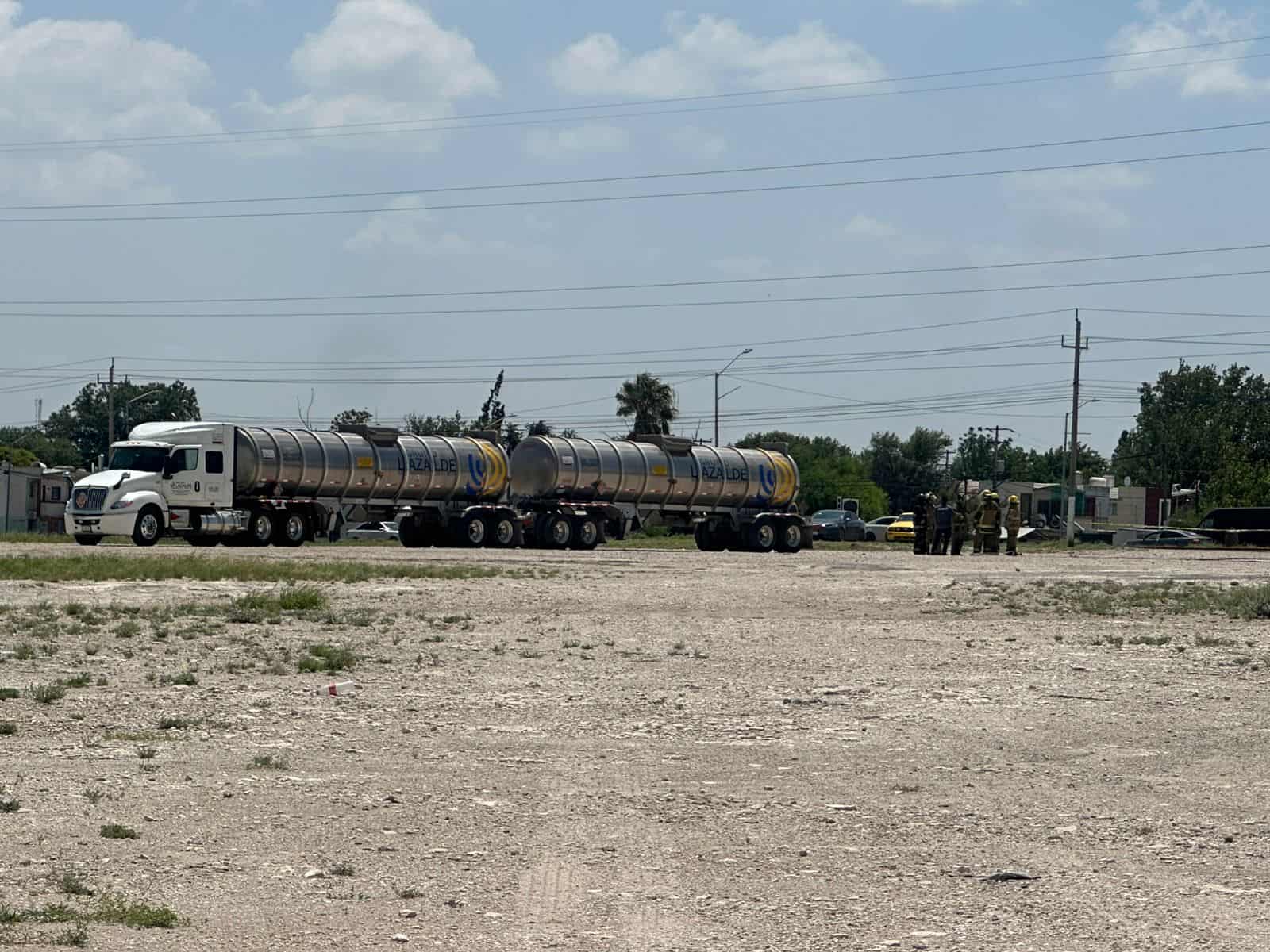 Moviliza fuga de gasolina en pipa del grupo Lazalde 