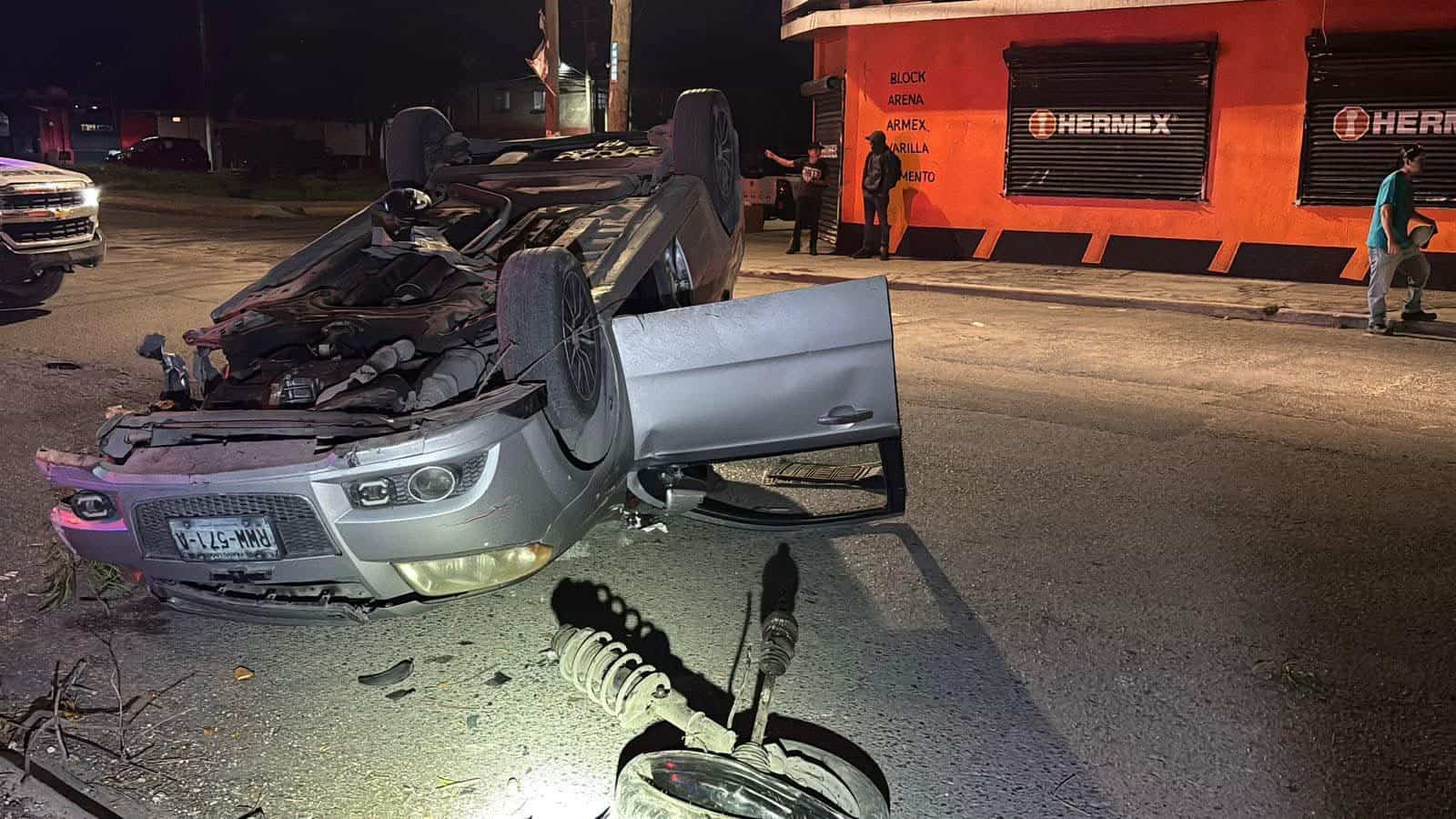 Saltillo: Conductor Dormido Causa Accidente y Vuelco