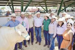 Apoyo directo al campo coahuilense con entrega de sementales