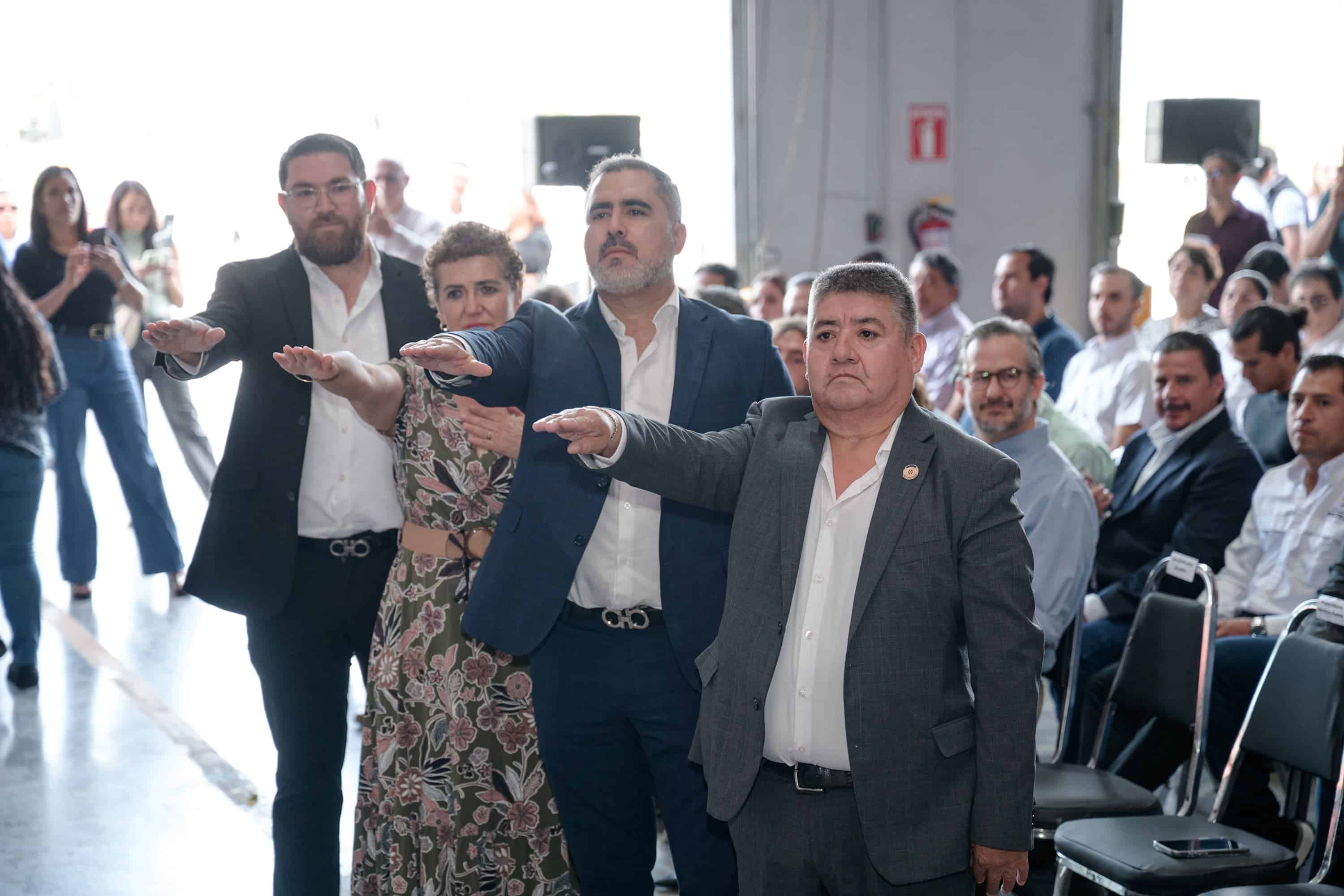 Alcalde Javier Díaz González respalda al Patronato de Bomberos de la Región Sureste