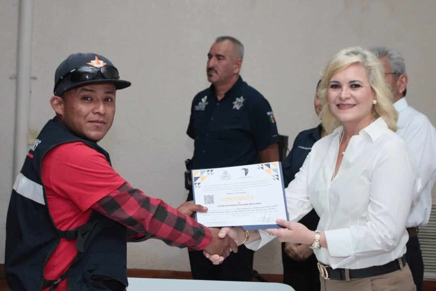 Entrega de constancias del curso de Mecanismos Alternativos en Múzquiz