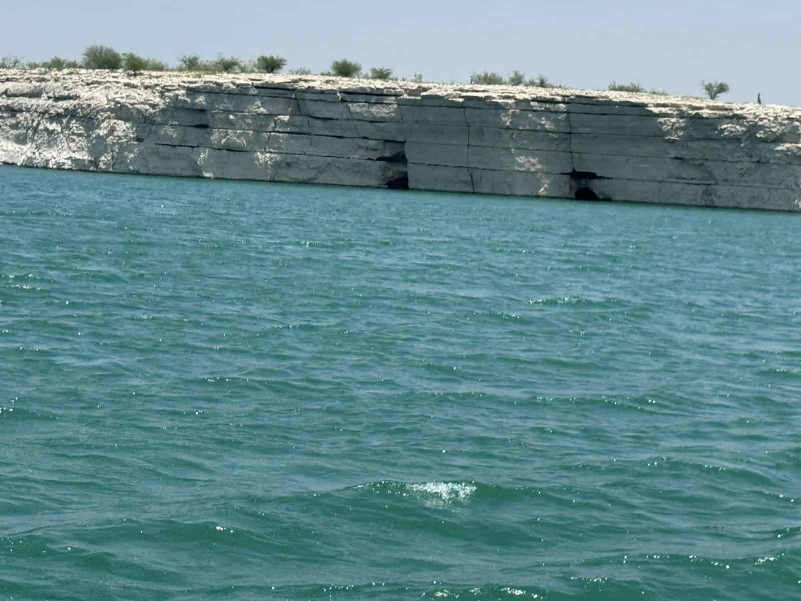 Lluvias apenas alivian crisis en presa La Amistad: solo alcanza el 14.2% de su capacidad