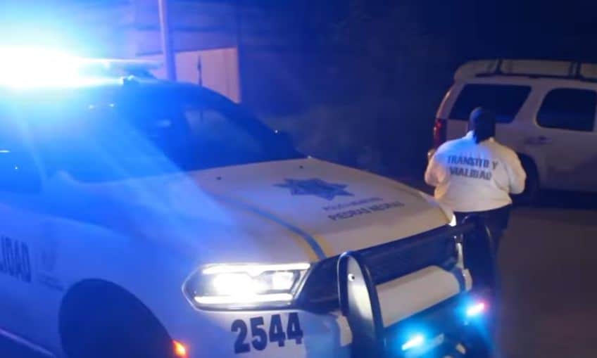 Abandonan camioneta tras chocar cinco autos en colonia Colinas