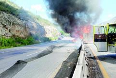 Tractocamión se Incendia tras Colisión en Carretera Federal 57