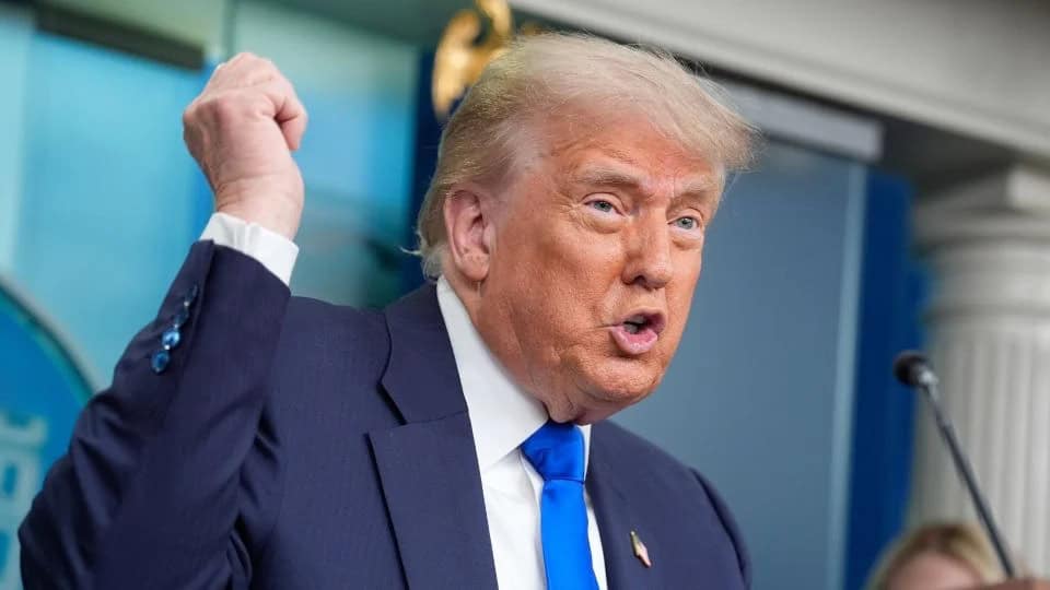 Trump anuncia renegociación del T-MEC en 2026 para favorecer la industria automotriz de EE. UU.
