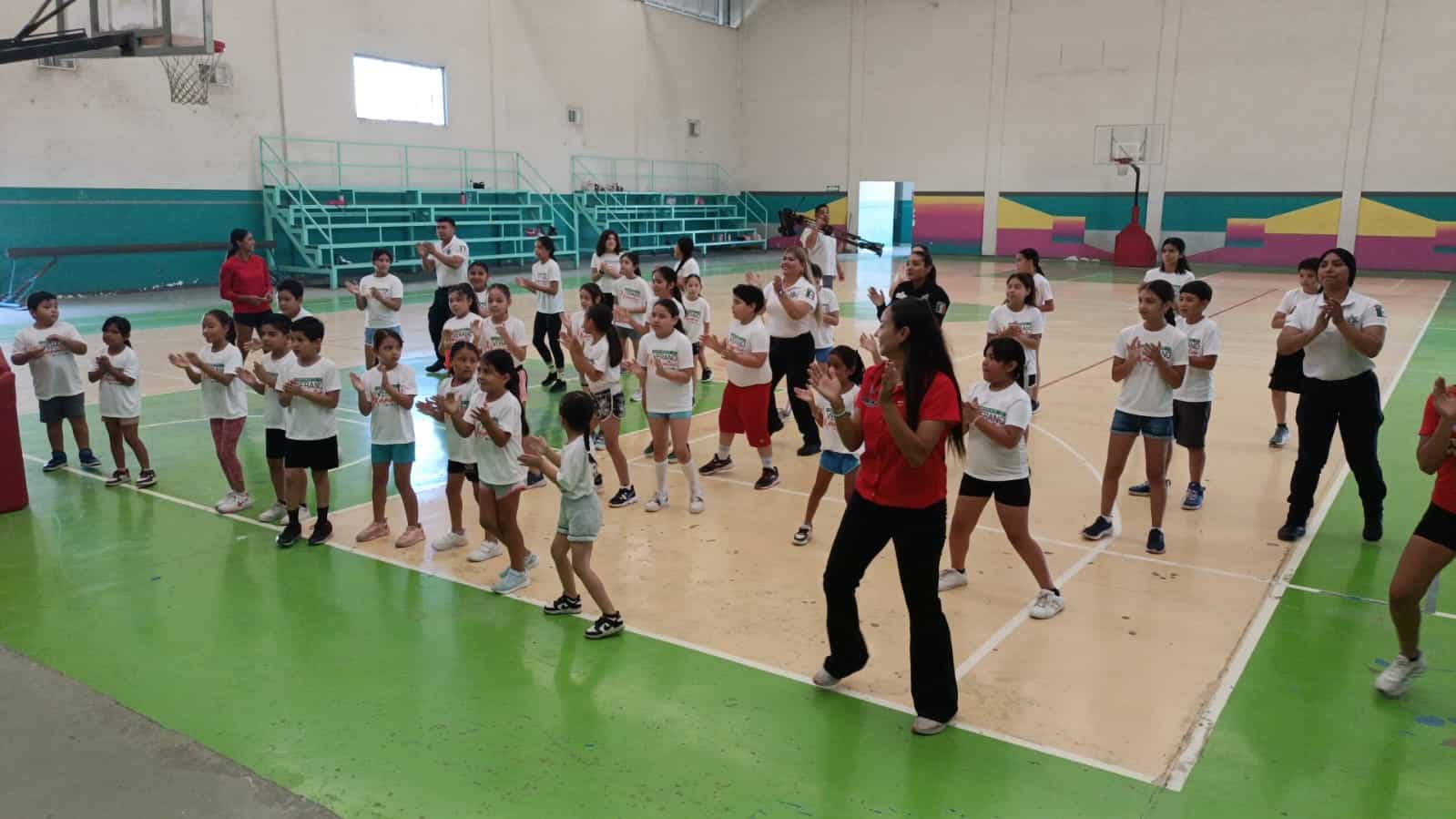 Entrenadores Especializados Imparten Disciplinas Deportivas a Niños
