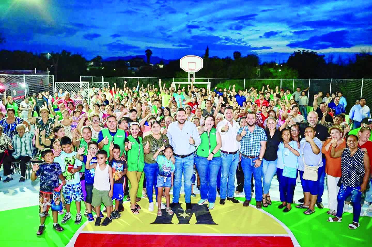 Entrega alcalde nueva plaza en La Barrera