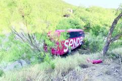 Cae autobús de puente Gemelos