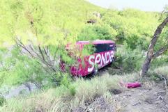 17 pasajeros a bordo: autobús de SENDA cae en Coahuila
