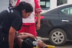 Bache en calle Lamadrid envía a bombero al hospital
