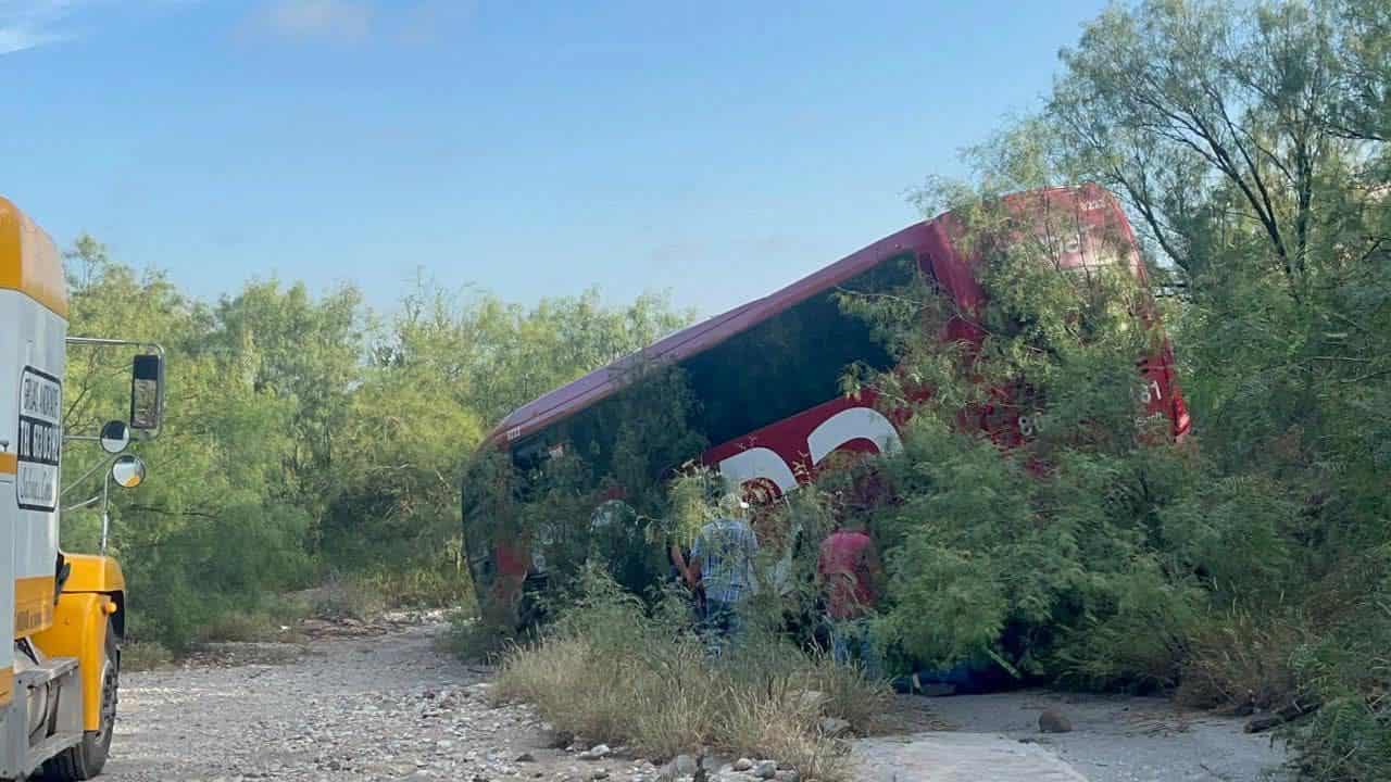 Chofer de autobús SENDA recupera libertad tras accidente en Sabinas