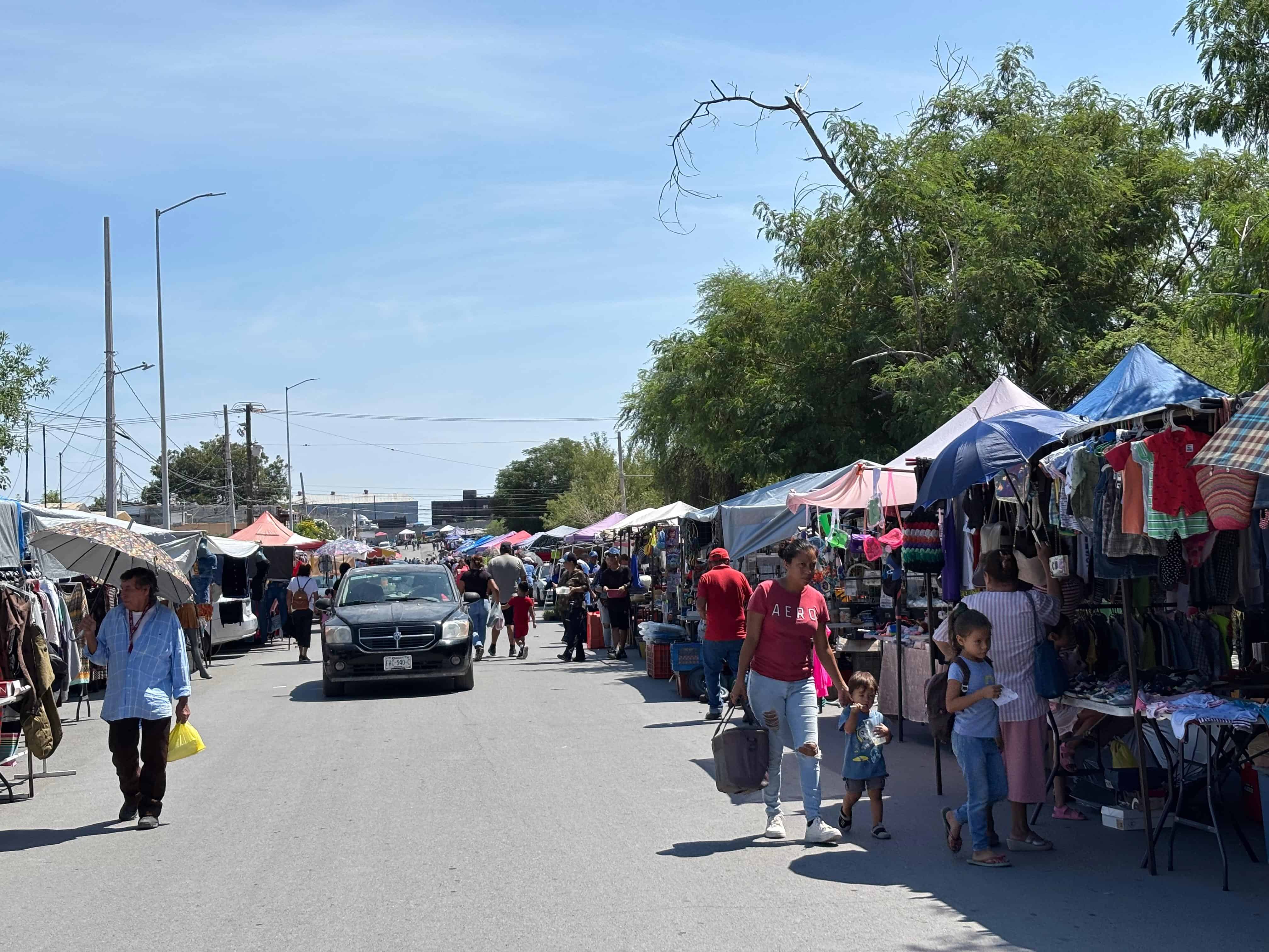 Comerciantes Ambulantes en Coahuila se Adaptan a la Crisis de las Pulgas