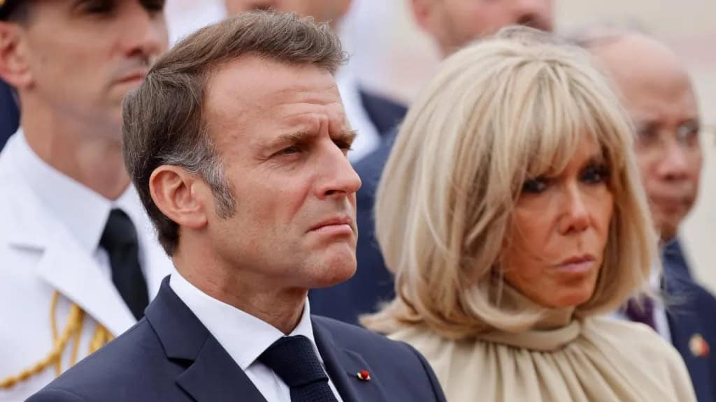 Emmanuel Macron y su esposa demandan a influencer por rumor transgénero