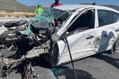 Mueren dos en encontronazo, Intentaban rebasar