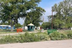 Vecinos denuncian abandono total de plaza en colonia Manantiales