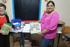 Ciudadana de Morelos dona libros y material educativo a escuelas y jóvenes