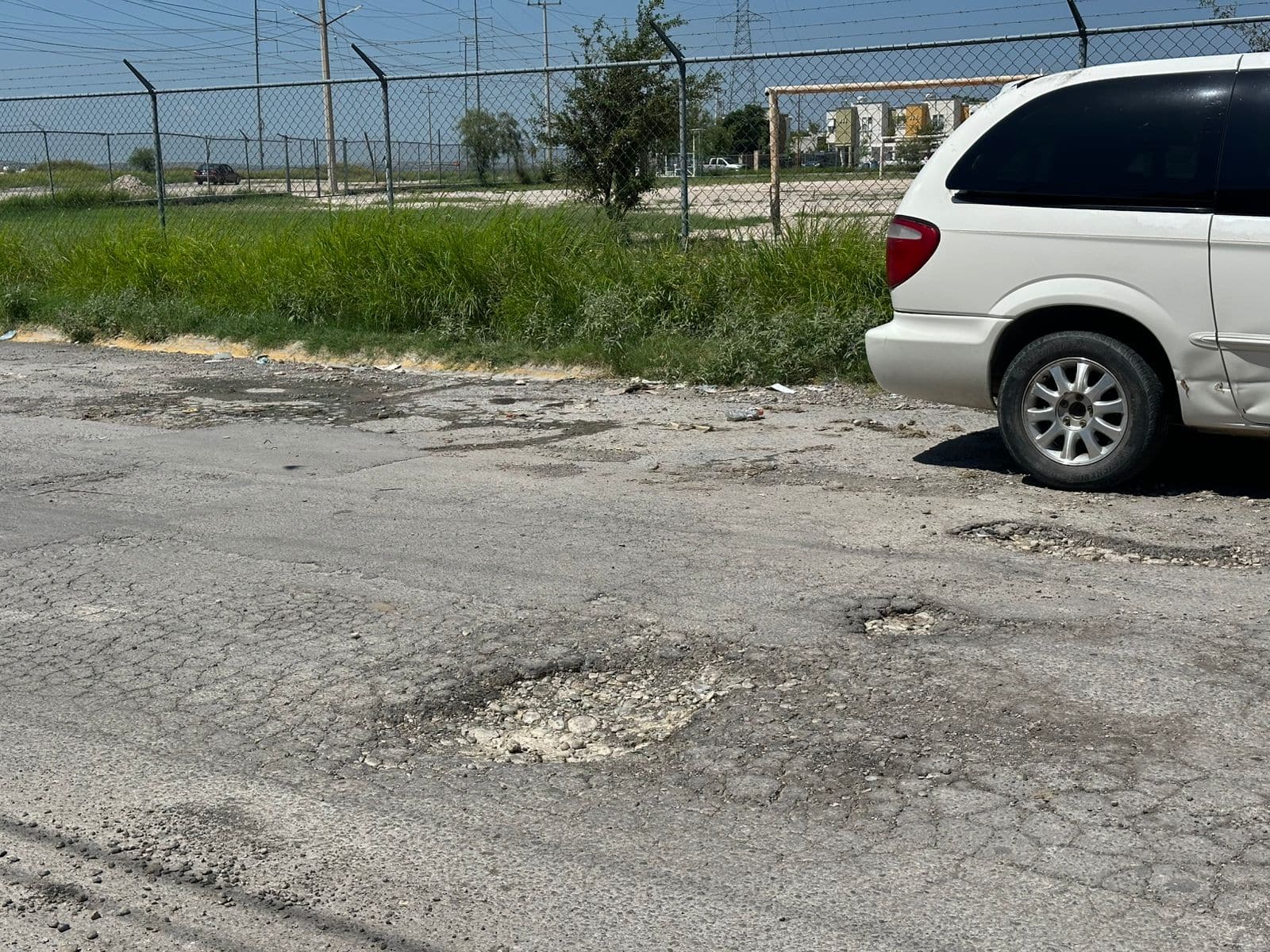 La voz en tu colonia: Vive Villa Real entre basura, baches e inseguridad