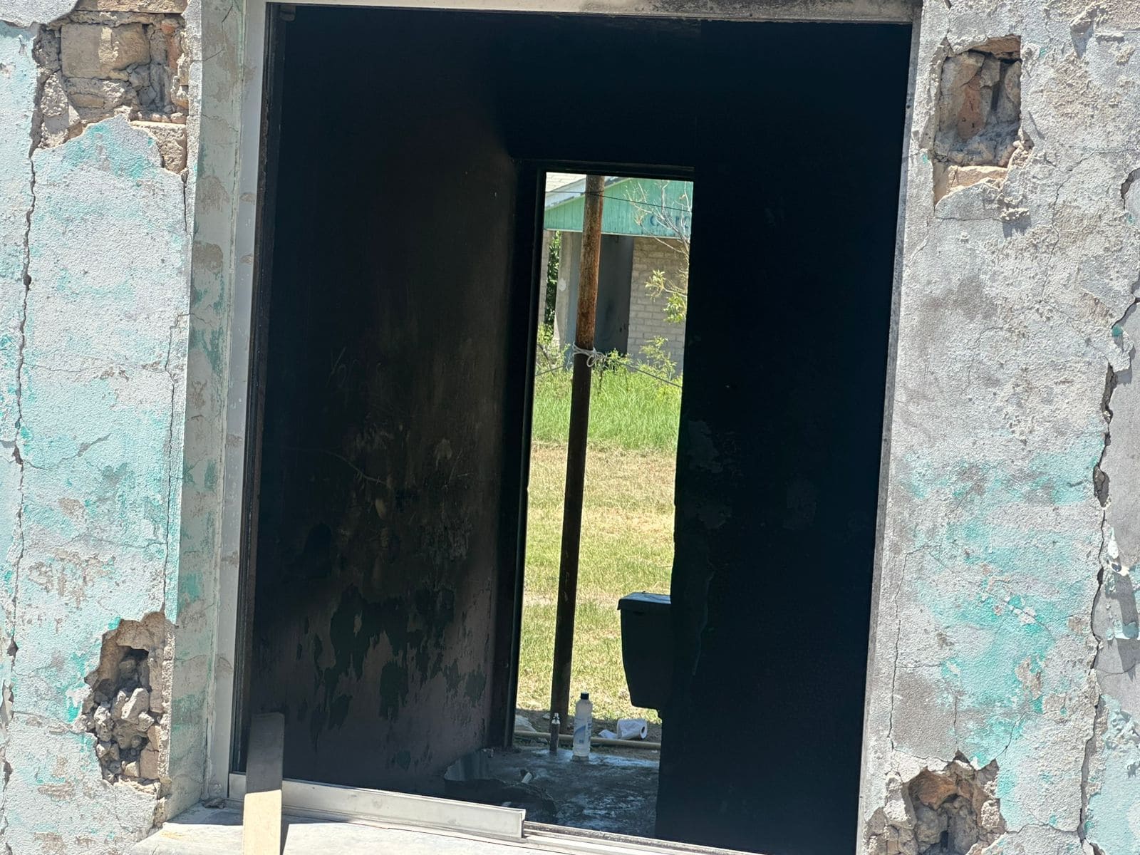 Encuentran sin vida a hombre en vivienda abandonada de Villa de Fuente