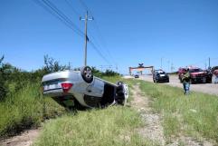 Aparatosa Volcadura en Melchor Múzquiz Deja una Mujer Lesionada
