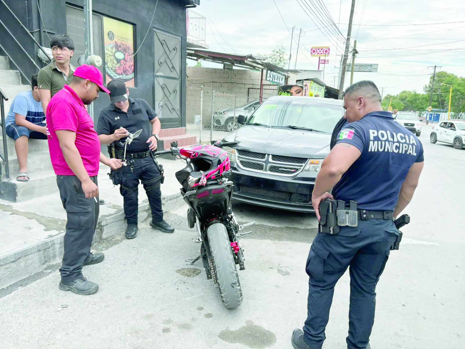 Autoridades intervienen tras incidente de camioneta y moto en Monclova