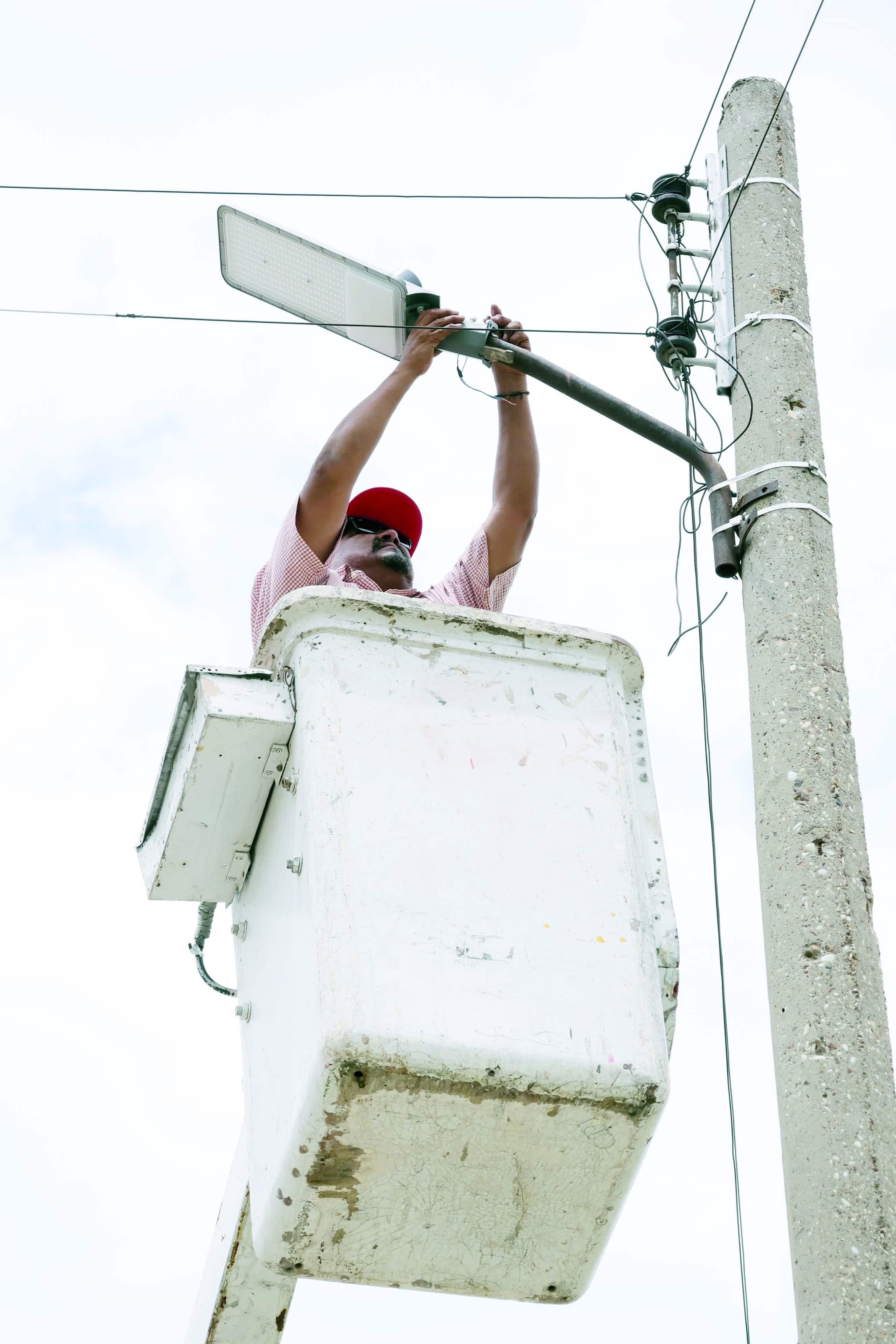 Alcalde supervisa mejoras en seguridad urbana y eficiencia energética