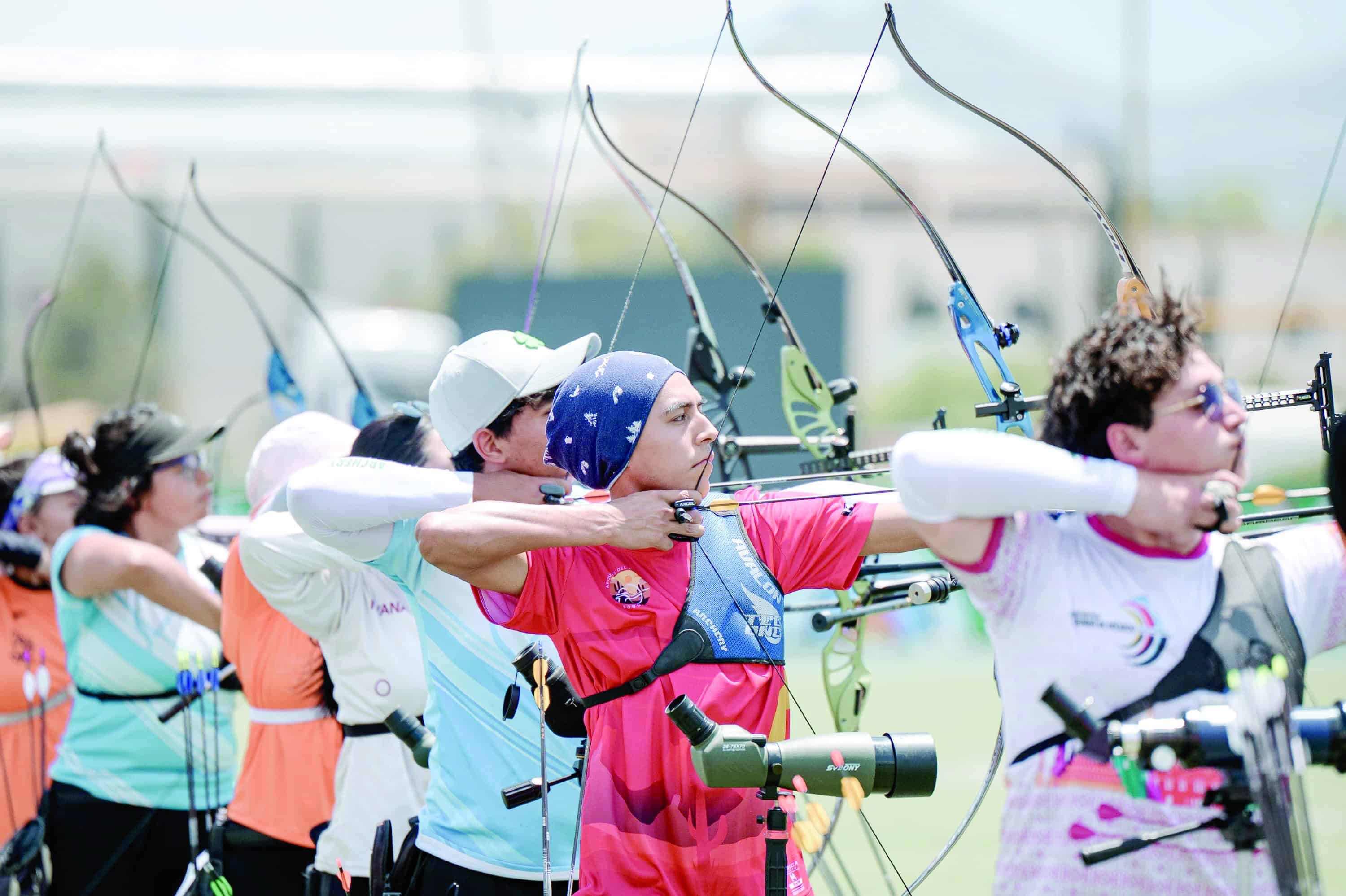 Competidores de arquería se preparan para la Gran Final