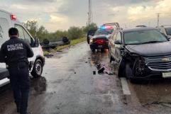 Volcadura en la 57 moviliza a cuerpos de auxilio en Río Escondido